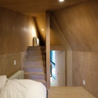 渋谷区東の売買物件/室内に少し視線の抜けを作れるように、物置も兼ねてロフトが設けられています