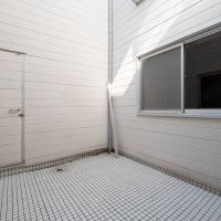 杉並区荻窪の賃貸物件/中庭は可愛らしいタイル調です