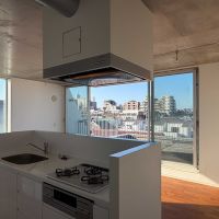 世田谷区奥沢の賃貸物件/外の景色を眺めながら料理ができるキッチン