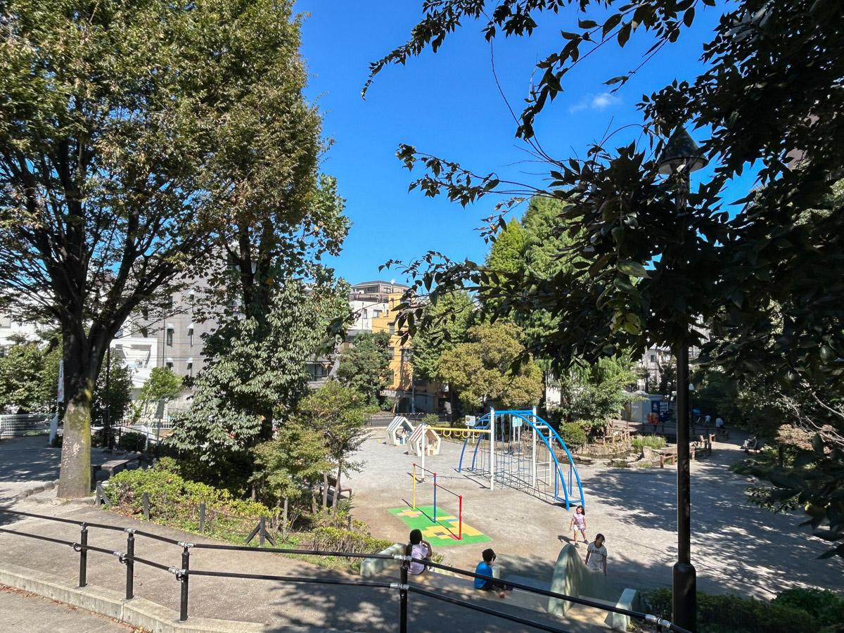 世田谷区野沢の賃貸物件/付近の公園からは日中賑やかな子どもの声が聞こえてきます
