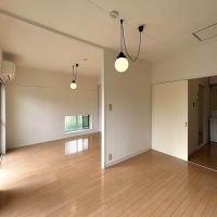 世田谷区駒沢の賃貸物件/中央の仕切壁を生かしてゆるやかな使い分けができそうです
