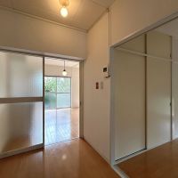 世田谷区駒沢の賃貸物件/右の寝室にも押入と天袋があり安心の収納量