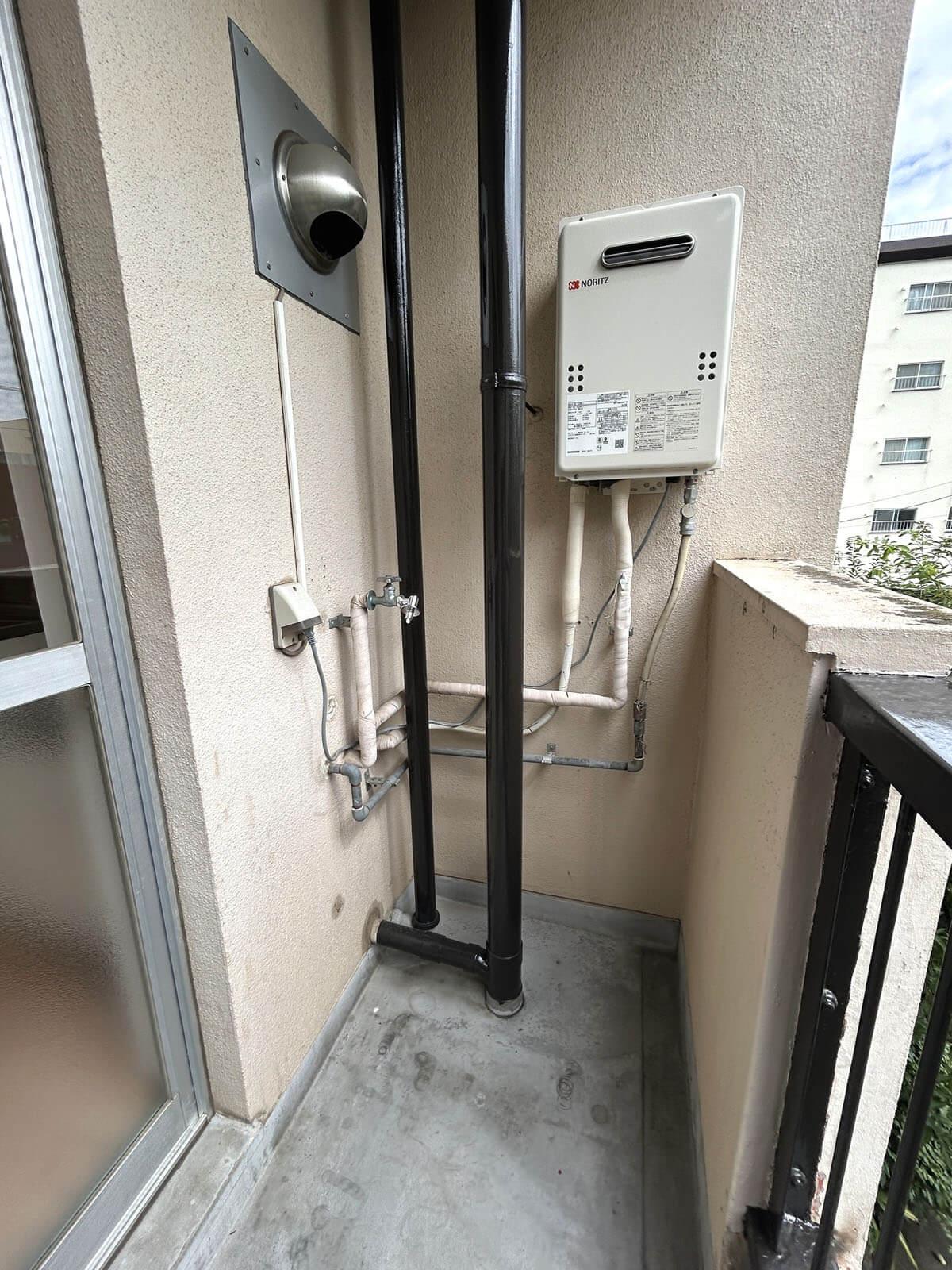 世田谷区駒沢の賃貸物件/洗濯機置場はバルコニー、その場で干せるのはラクチンです