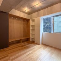 文京区湯島の賃貸物件/大きめのワードロープ、壁面収納が嬉しい