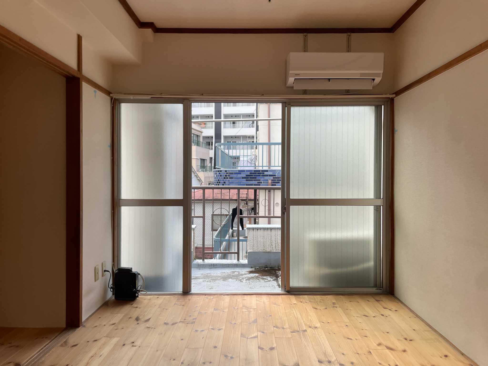 新宿区山吹町の賃貸物件/主要採光部は東向き。窓は曇りガラスです