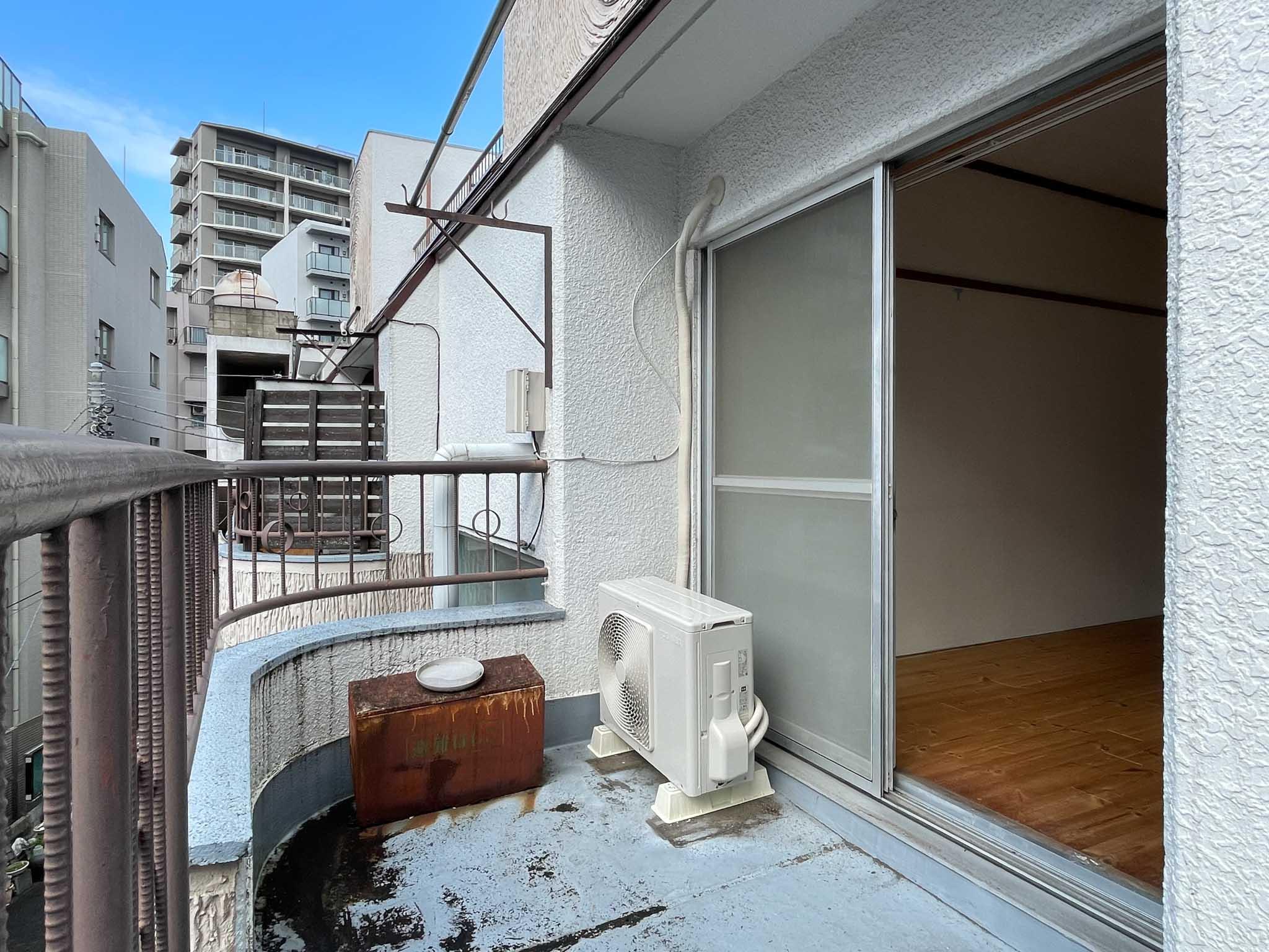 新宿区山吹町の賃貸物件/ちょっと広さのあるバルコニーが嬉しい