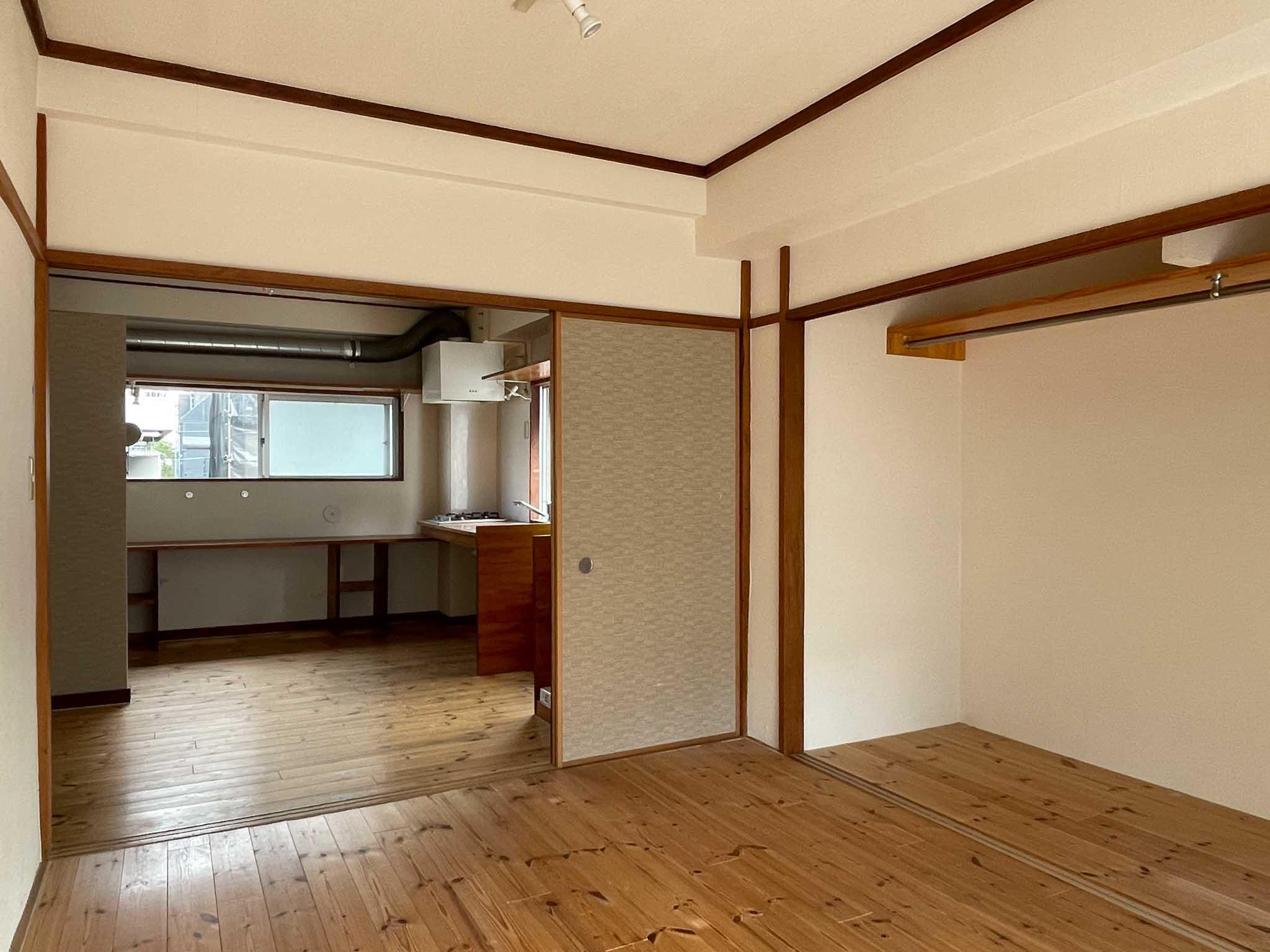 新宿区山吹町の賃貸物件/キッチンあでまっすぐ視線が抜け、実際の広さ以上に開放感を感じられます