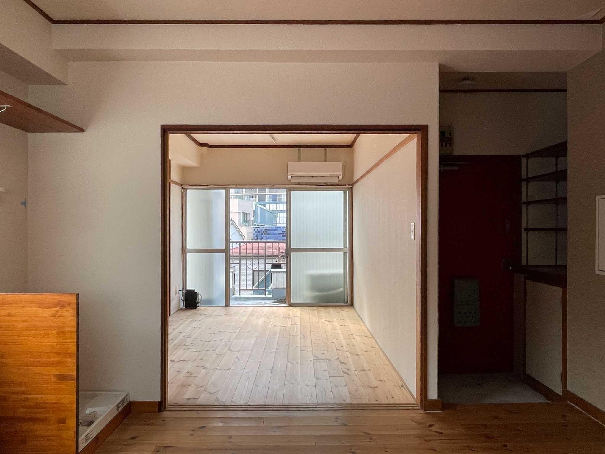 新宿区山吹町の賃貸物件/キッチンから居室に向かって