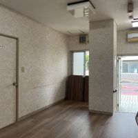 神奈川県横浜市金沢区寺前の賃貸物件/現状の写真：医院側のエントランス部分