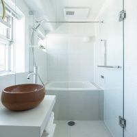 渋谷区恵比寿西の売買物件/窓があり、気持ちよく入浴できそう