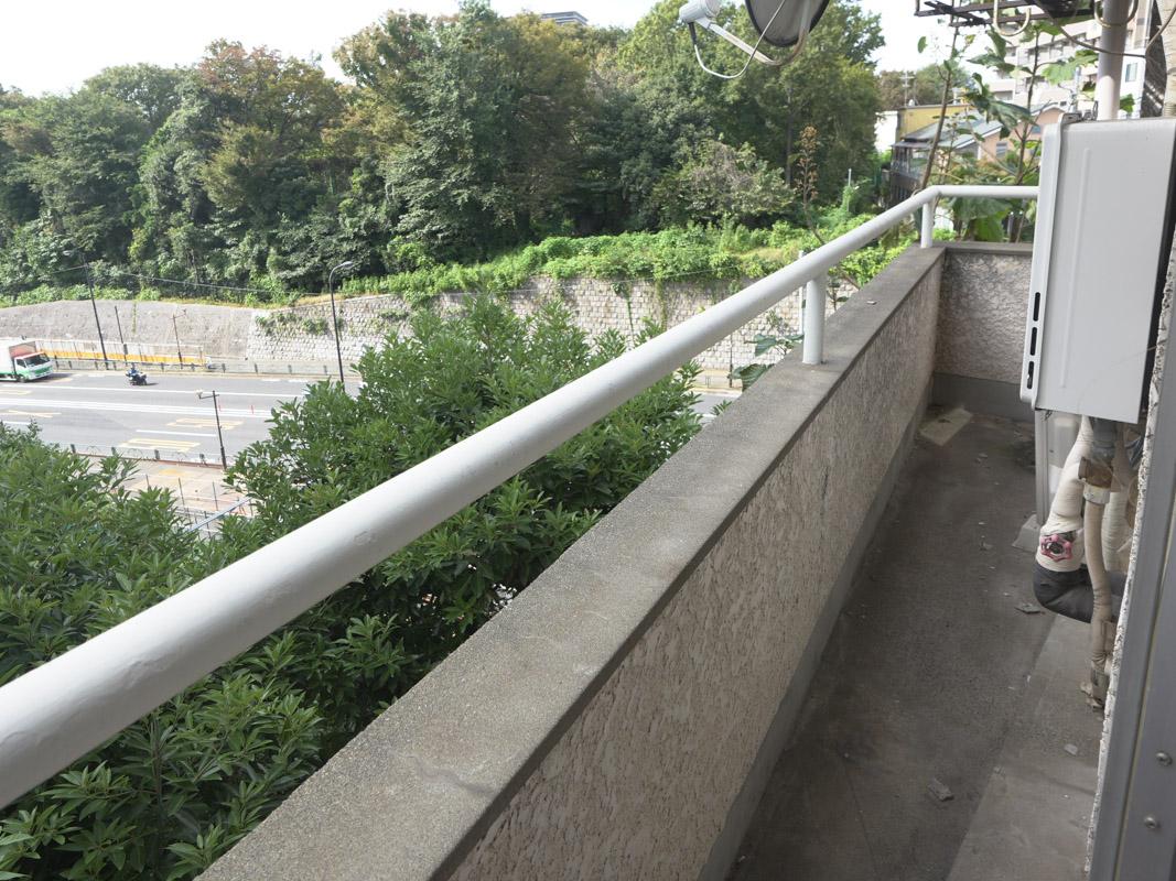 豊島区高田の賃貸物件/細長いベランダ