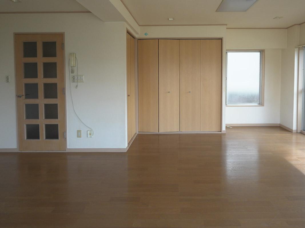 豊島区高田の賃貸物件/キッチン側から部屋を見た視点