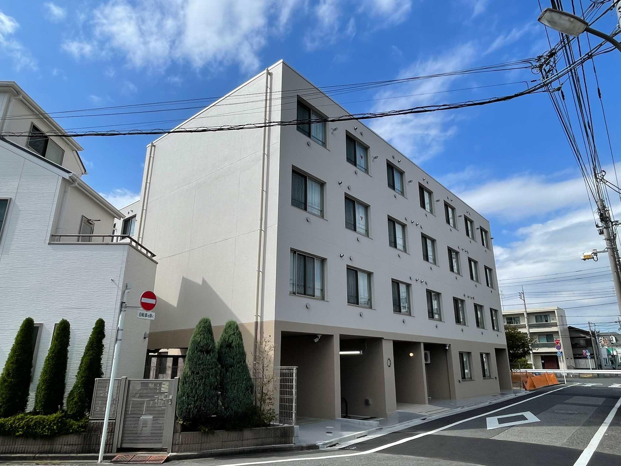練馬区平和台の賃貸物件/外観。目の前にファミリーマートがあります