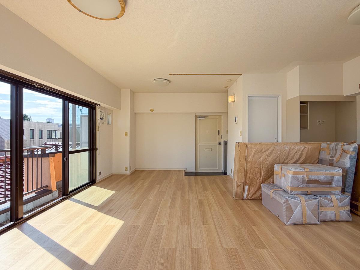 目黒区大橋の賃貸物件/部屋の奥から玄関側を見る