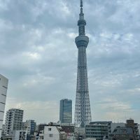 墨田区向島の賃貸物件/玄関を出てすぐ見えるスカイツリー