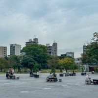 墨田区向島の賃貸物件/整備が進められ、過ごしやすくなった隅田公園。水場のある日本庭園を散歩したり、芝生広場や公園脇のカフェでのんびりできる