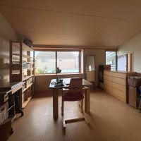 練馬区大泉学園町の売買物件/右手に隠れた階段から、天井が高く開放感のある2階へ