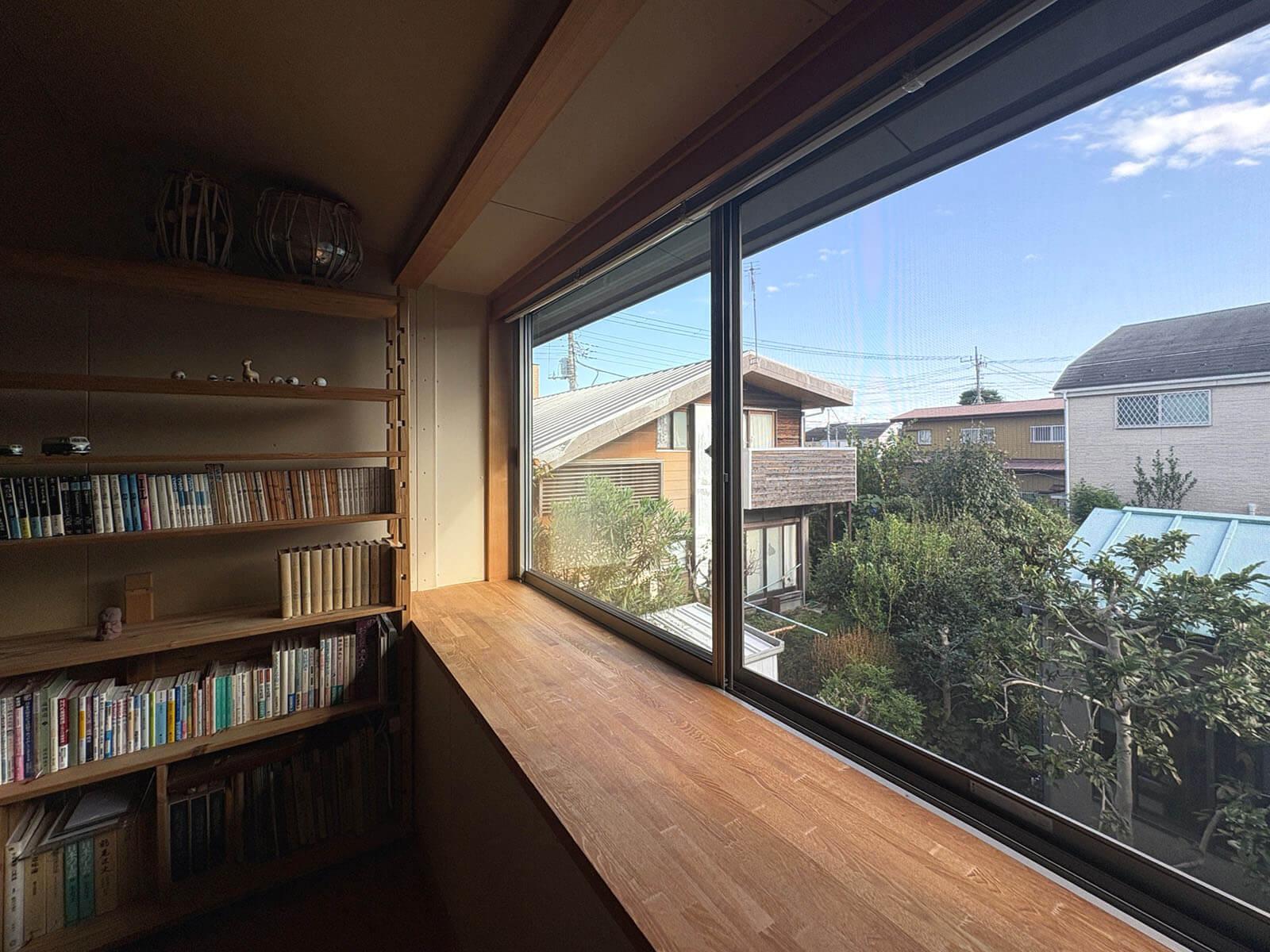 練馬区大泉学園町の売買物件/出窓からは抜けるような青空