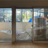 目黒区東が丘の賃貸物件/洋室の窓は3枚。ベランダは奥行きが浅めです