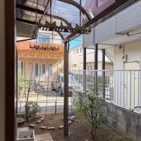 世田谷区宮坂の賃貸物件/洋室の窓からも、庭がチラリ