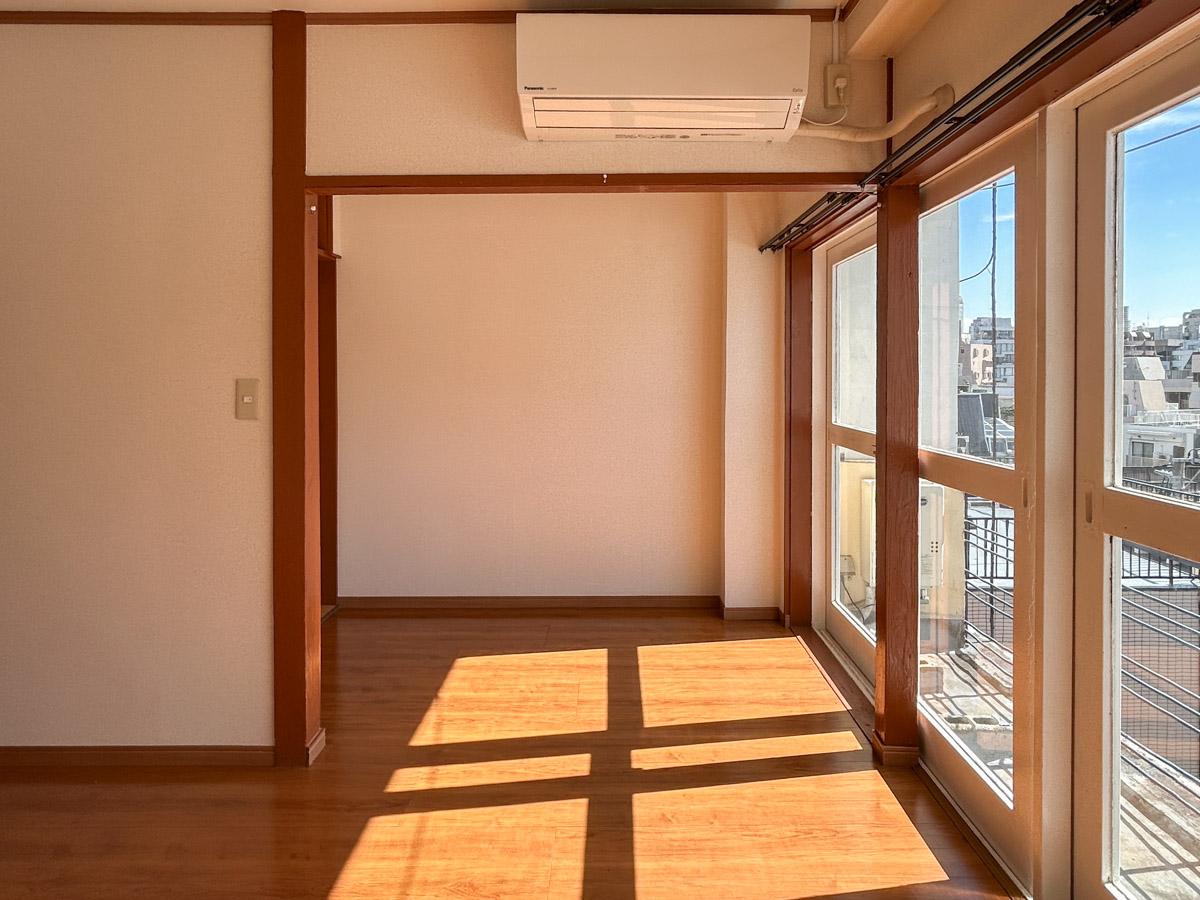 渋谷区恵比寿西の賃貸物件/レトロなテイストままの内装。愛着を感じます