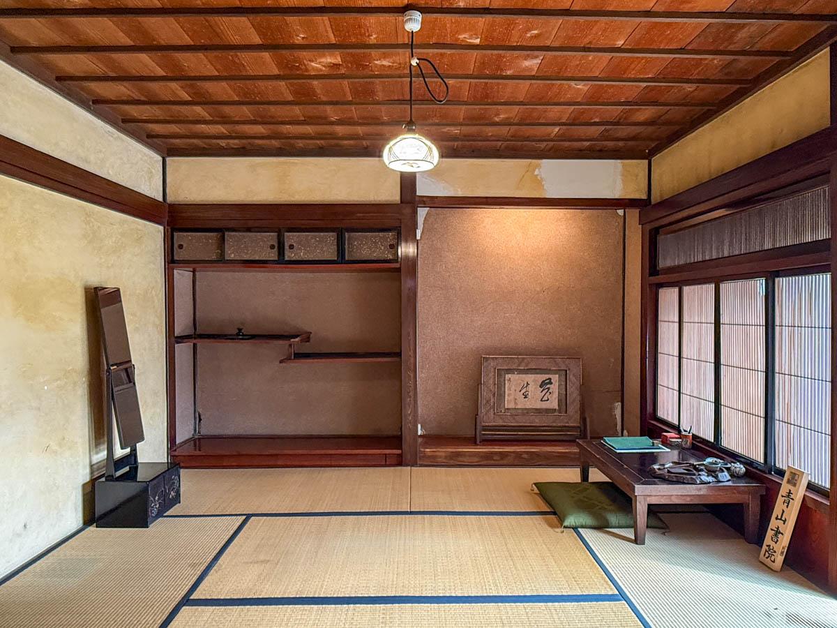 長野県上水内郡信濃町富濃の売買物件/昭和20年（1945年）、俳画家・下村為山がこの家へ疎開した際には、この奥座敷で暮らしていたと伝えられています