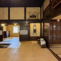 長野県上水内郡信濃町富濃の売買物件/縁側から広間を見る。奥には茶の間が続く