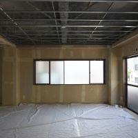 世田谷区代沢の賃貸物件/住居時代の内装が全て剥がされ、壁はボードが貼ってある状態