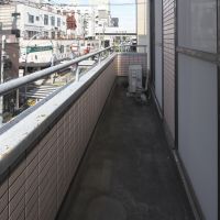世田谷区代沢の賃貸物件/細長いバルコニー