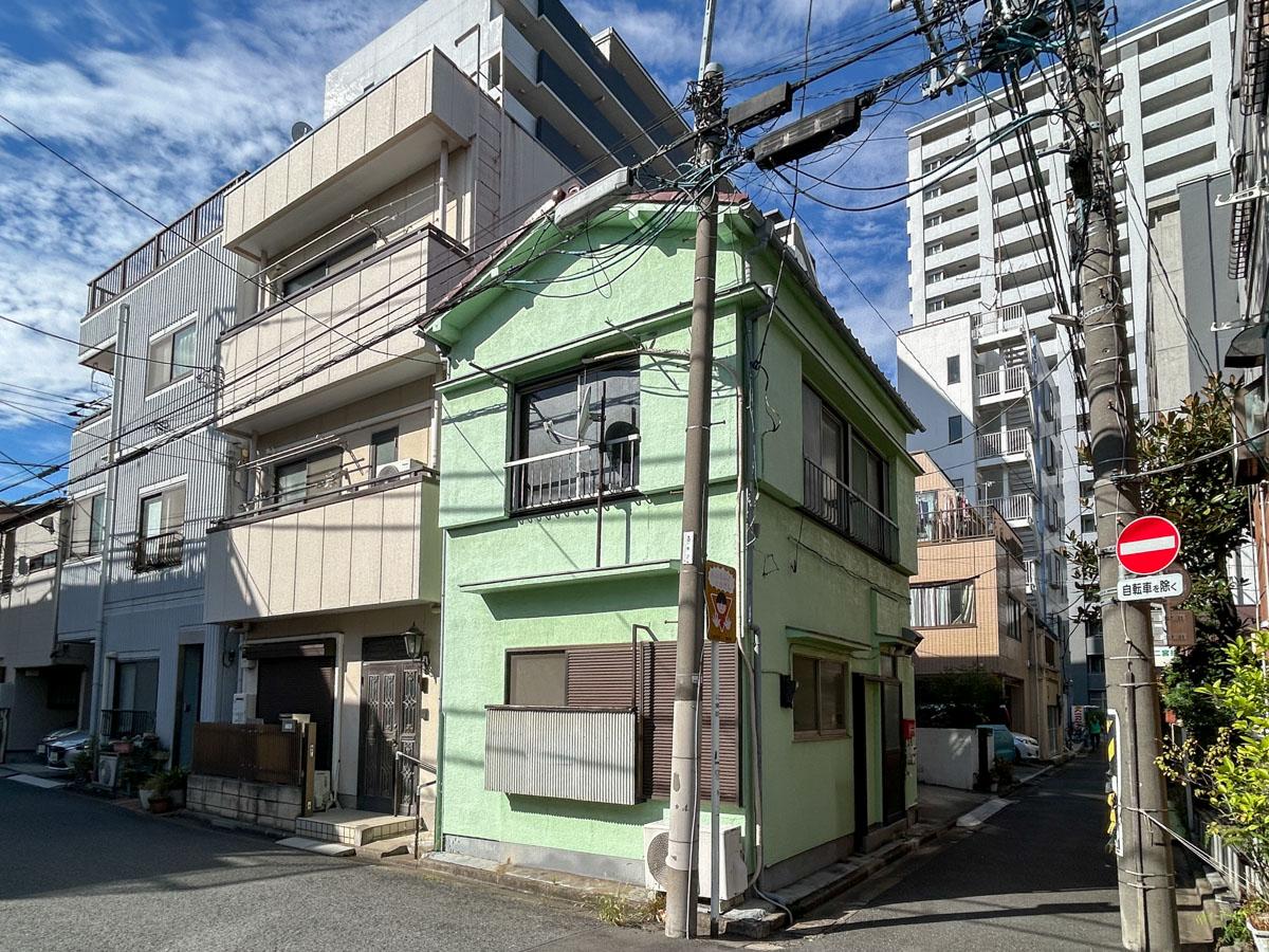 江東区白河の賃貸物件/住宅街の角地に立っています