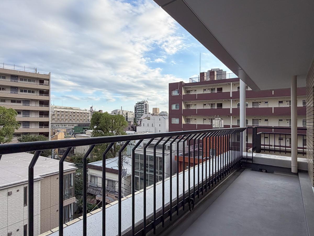 渋谷区代官山町の賃貸物件/バルコニー（南東側）
