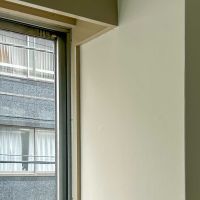 台東区東上野の賃貸物件/壁はクリーム色に塗装されている
