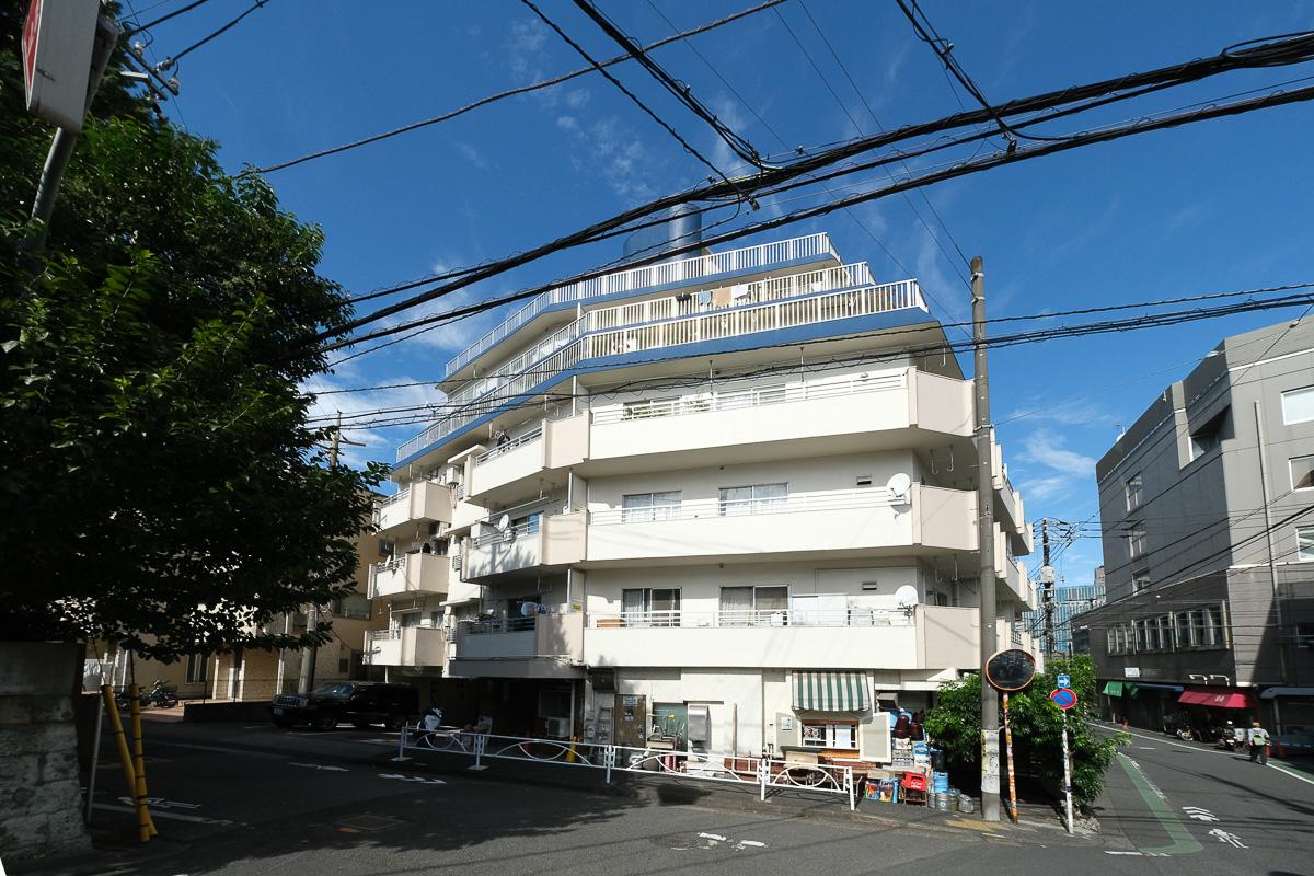 目黒区東山の賃貸物件/山手通りを一本脇に入った、静かな立地のレトロマンション