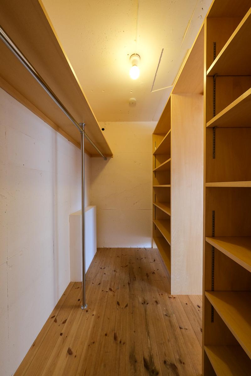 目黒区東山の賃貸物件/クローゼットは大容量。荷物が多い方でもすっきり収納ができそう