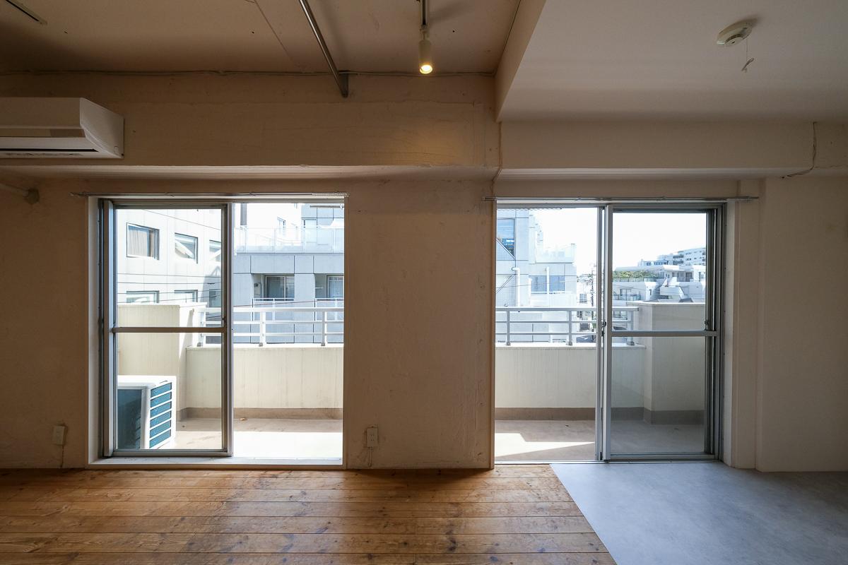 目黒区東山の賃貸物件/向かいのマンションは道を挟んで向かいのため、そこまで視線は気になりません