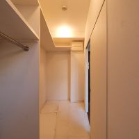 調布市若葉町の売買物件/たっぷりと物を収められるクローゼット