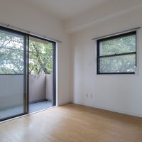 中野区上鷺宮の賃貸物件/バルコニー付きの明るい洋室