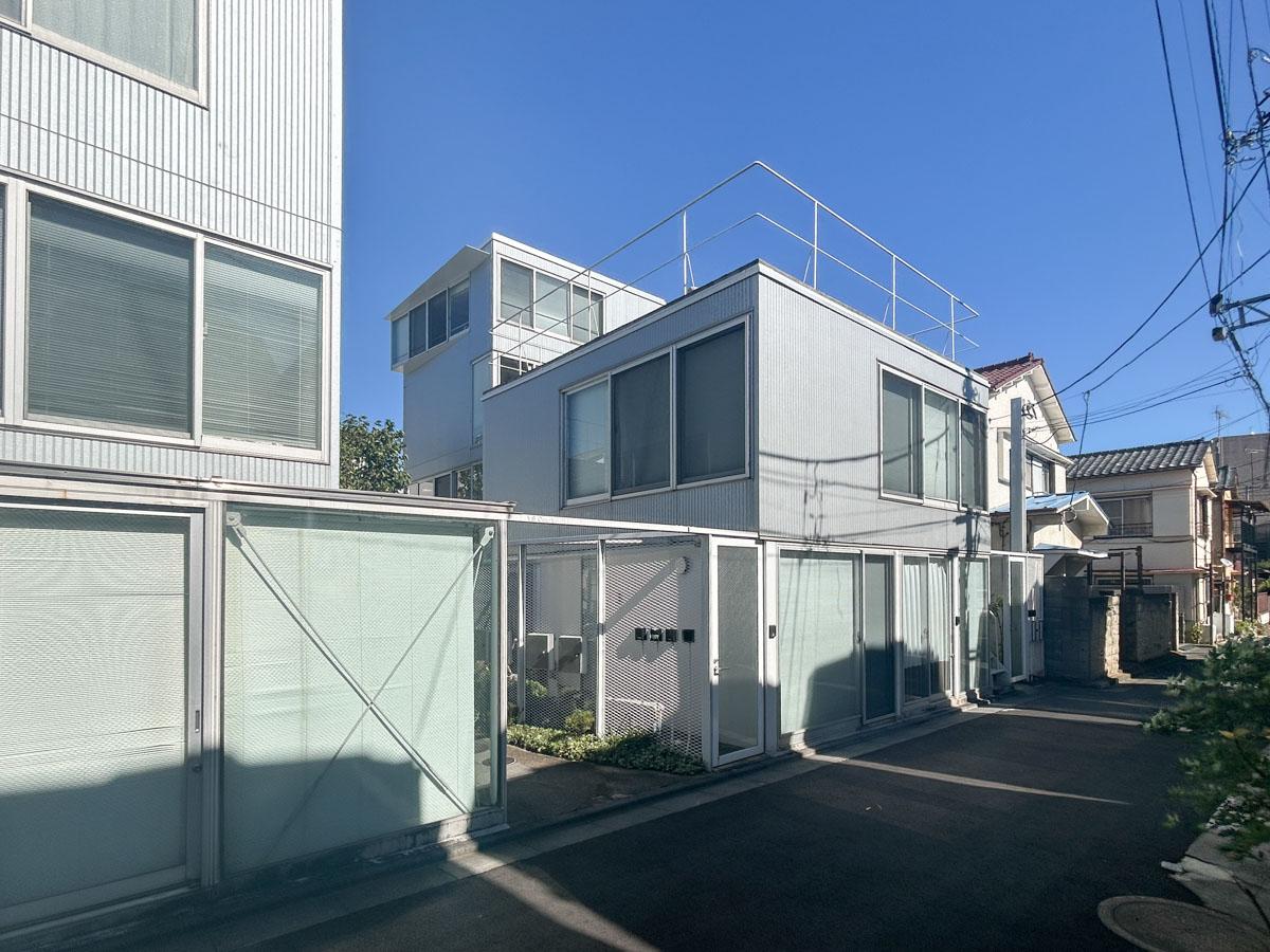 中野区上高田の賃貸物件/落ち着いた住宅街に潜む立体的な集合住宅
