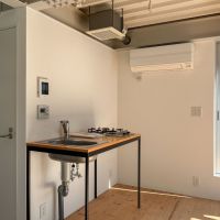 中野区上高田の賃貸物件/キッチンは収納がなく、ミニマルなつくり
