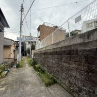 横浜市西区御所山の賃貸物件/この路地の先に建物があります