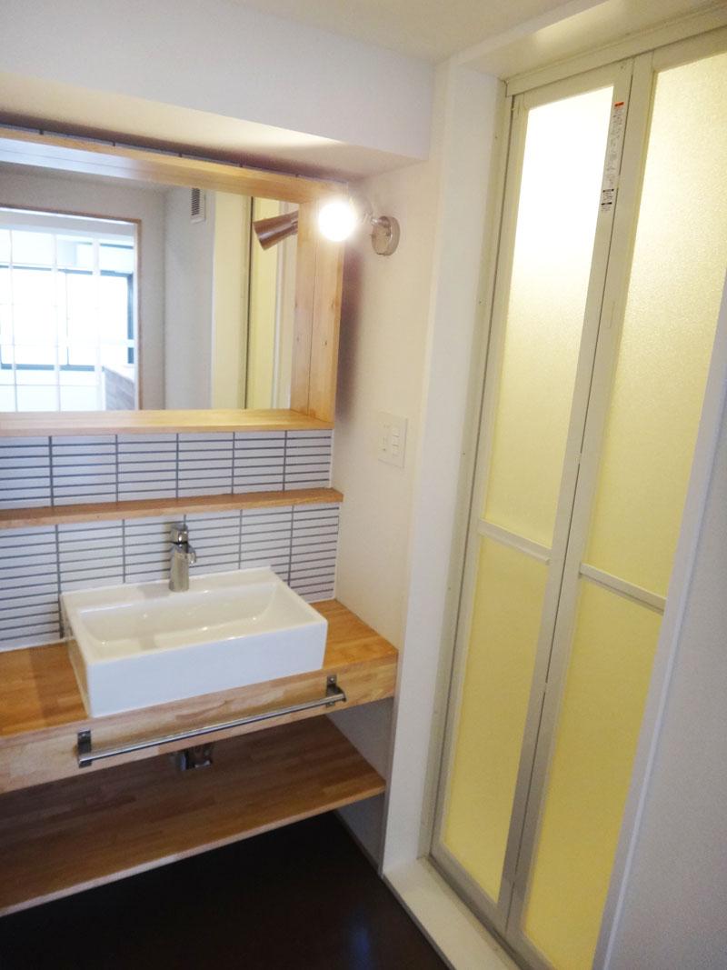 横浜市中区若葉町の賃貸物件/造作の洗面台も良い感じです。