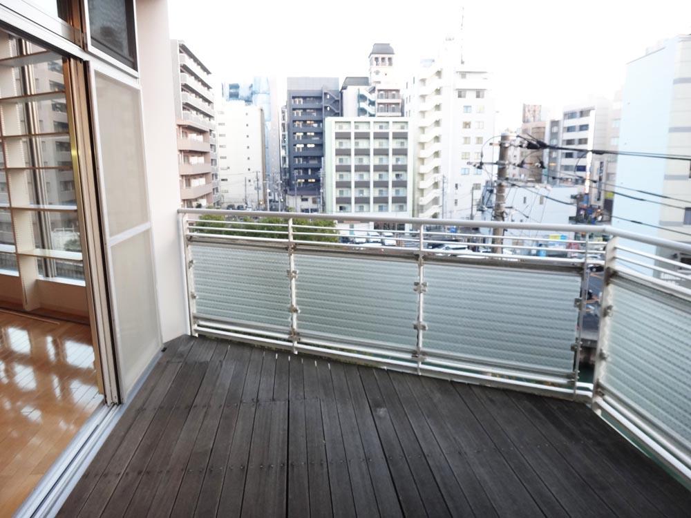 横浜市西区北幸の賃貸物件/広々としたウッドデッキ