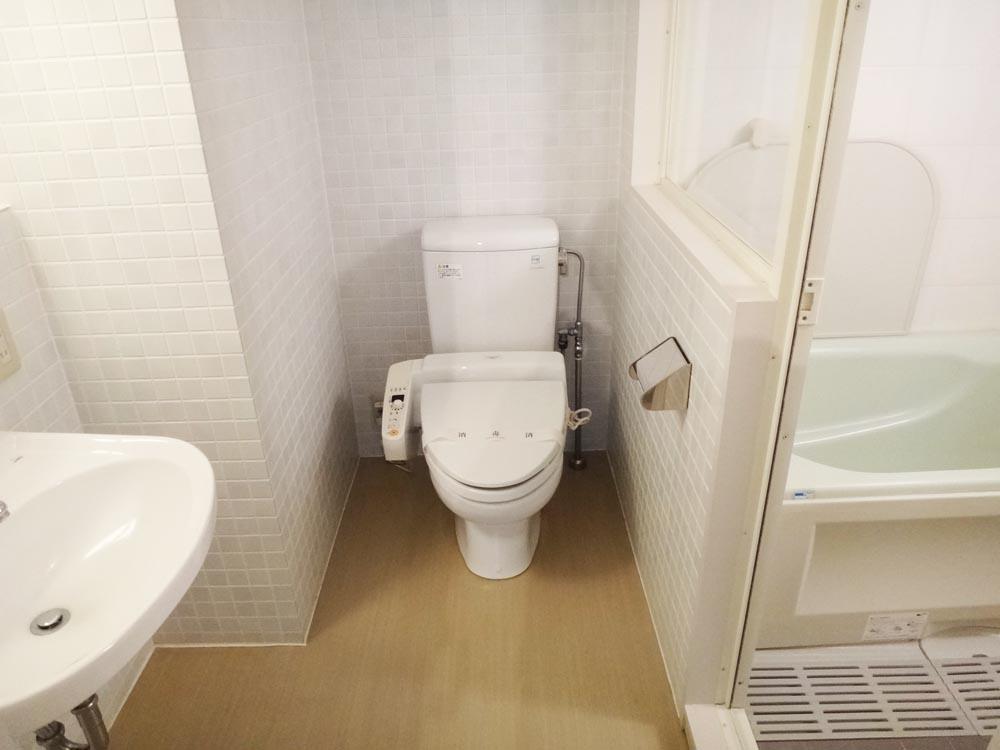 横浜市西区北幸の賃貸物件/トイレと洗面は同じスペース