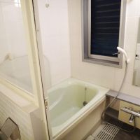 横浜市西区北幸の賃貸物件/窓付きで明るいバスルーム