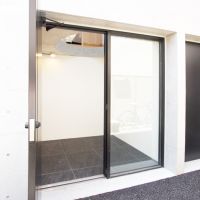中野区南台の賃貸物件/1階のホールには玄関ドアとは別のドアから出入り可能