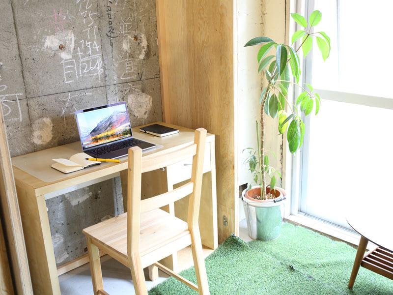 杉並区方南町の賃貸物件/ブースの中にデスクと机を置くイメージ