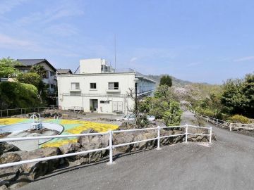 静岡県伊東市川奈の売買物件/海を見渡す、学校のようなハコ
