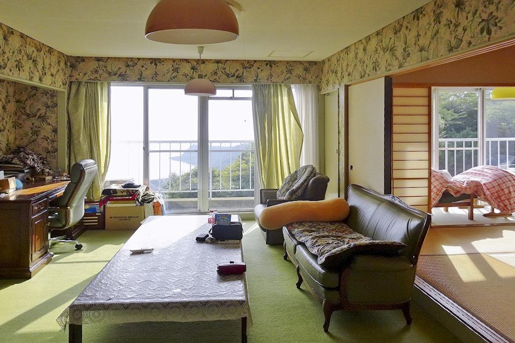 静岡県伊東市川奈の売買物件/2階：室内からも海が見えます（写真はスケルトン解体前の前回募集時のもの）