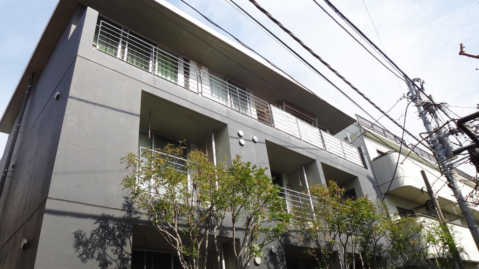 横浜市神奈川区大口通の賃貸物件/裏側には植栽が植えられていて、バルコニーから緑が見れます
