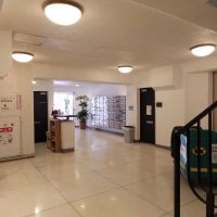 港区南青山の賃貸物件/清潔なエントランス。立地柄、事務所として使われている部屋も多いです
